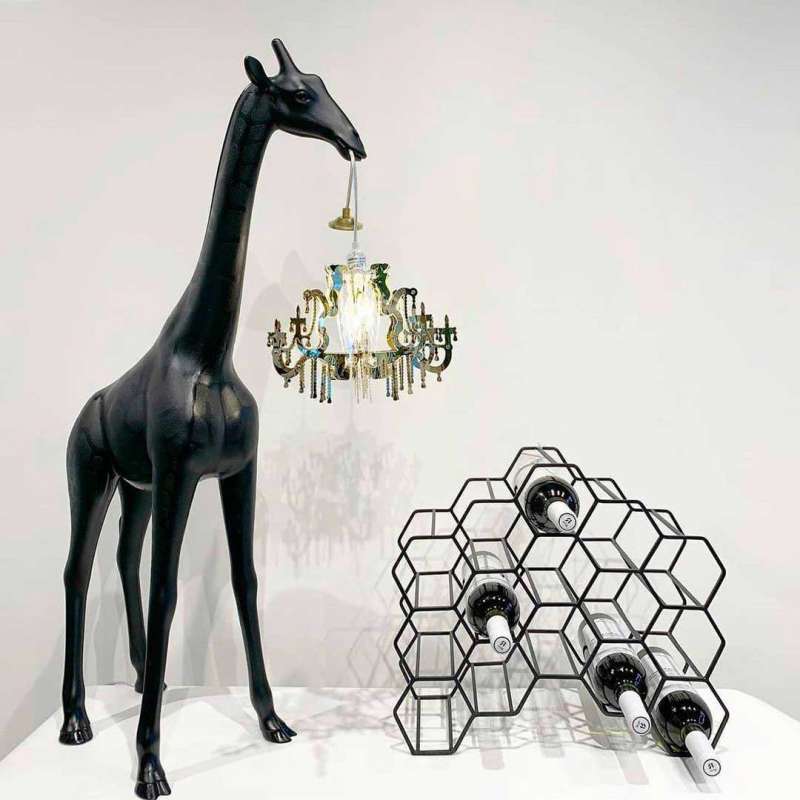 GIRAFFE IN LOVE