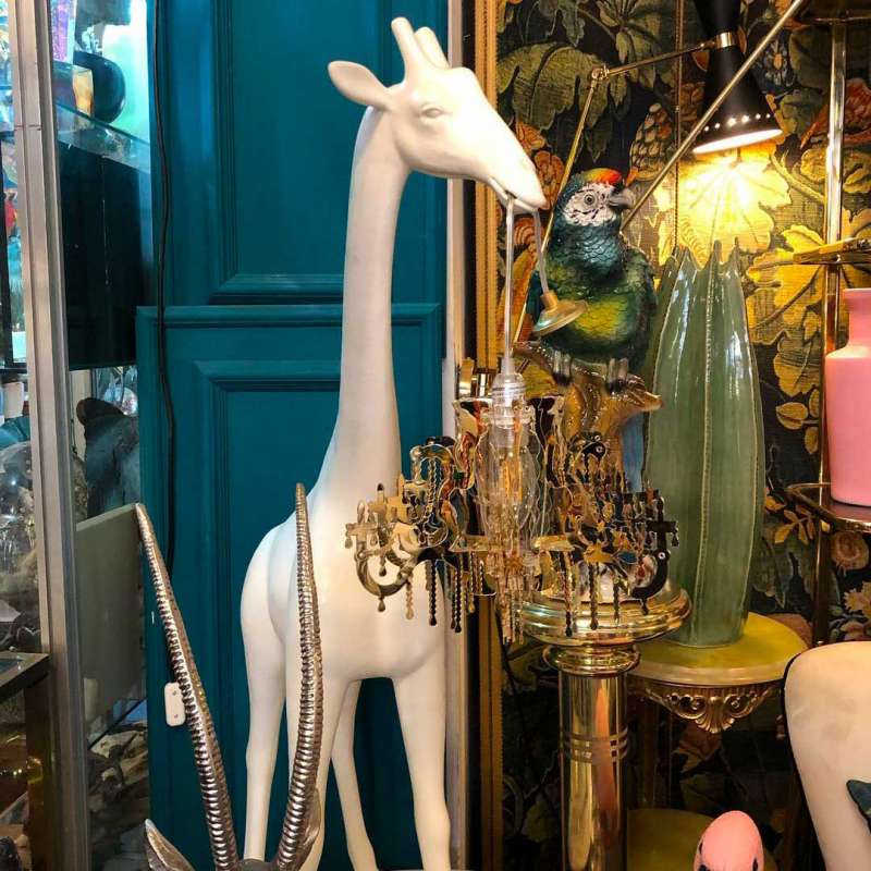 GIRAFFE IN LOVE